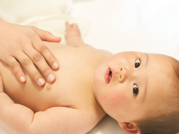 ベビーマッサージ風景